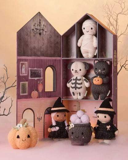 Baby kitten (with pumpkin)